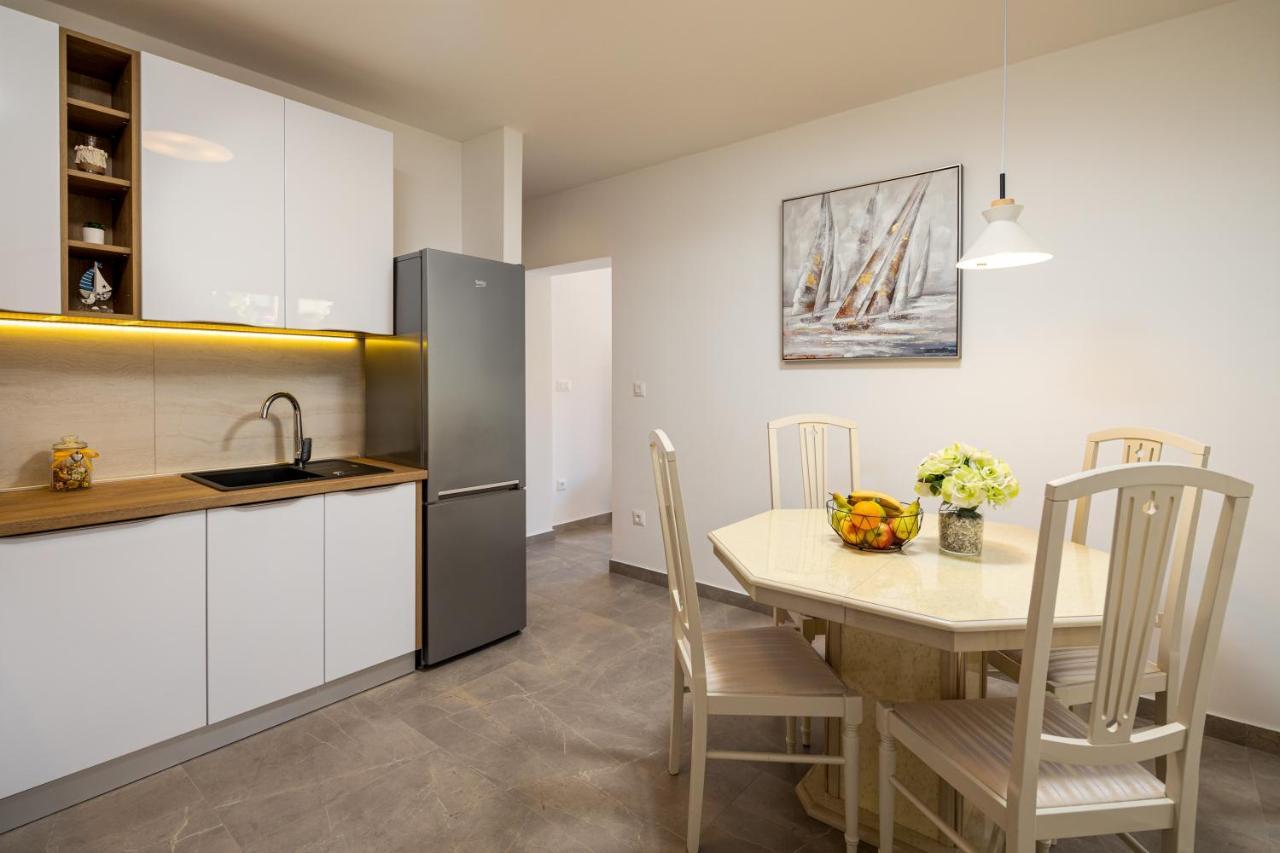 Apartment Navika Omiš Buitenkant foto