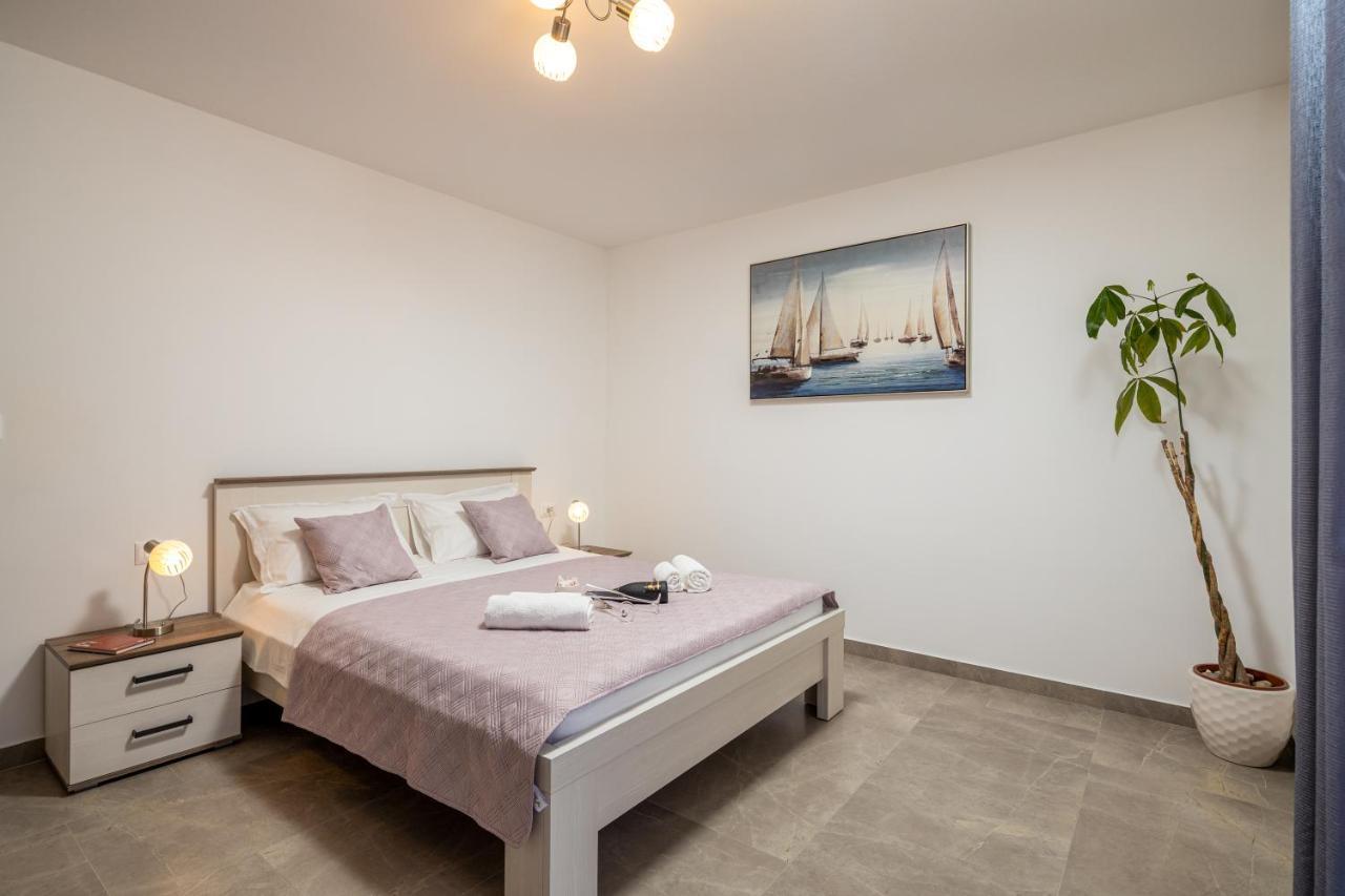 Apartment Navika Omiš Buitenkant foto